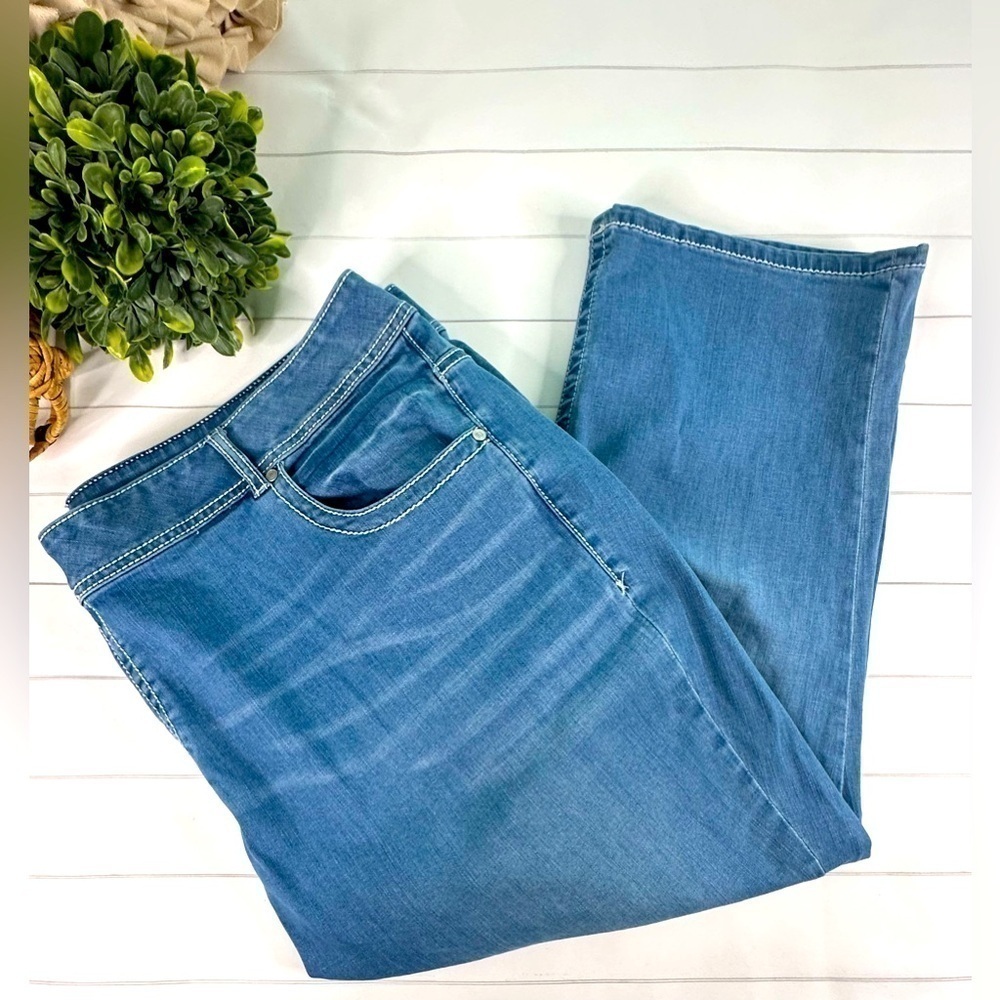 Lane Bryant Genius Fit Jean Capri Medium Wash Blue Denim Plus Size 28